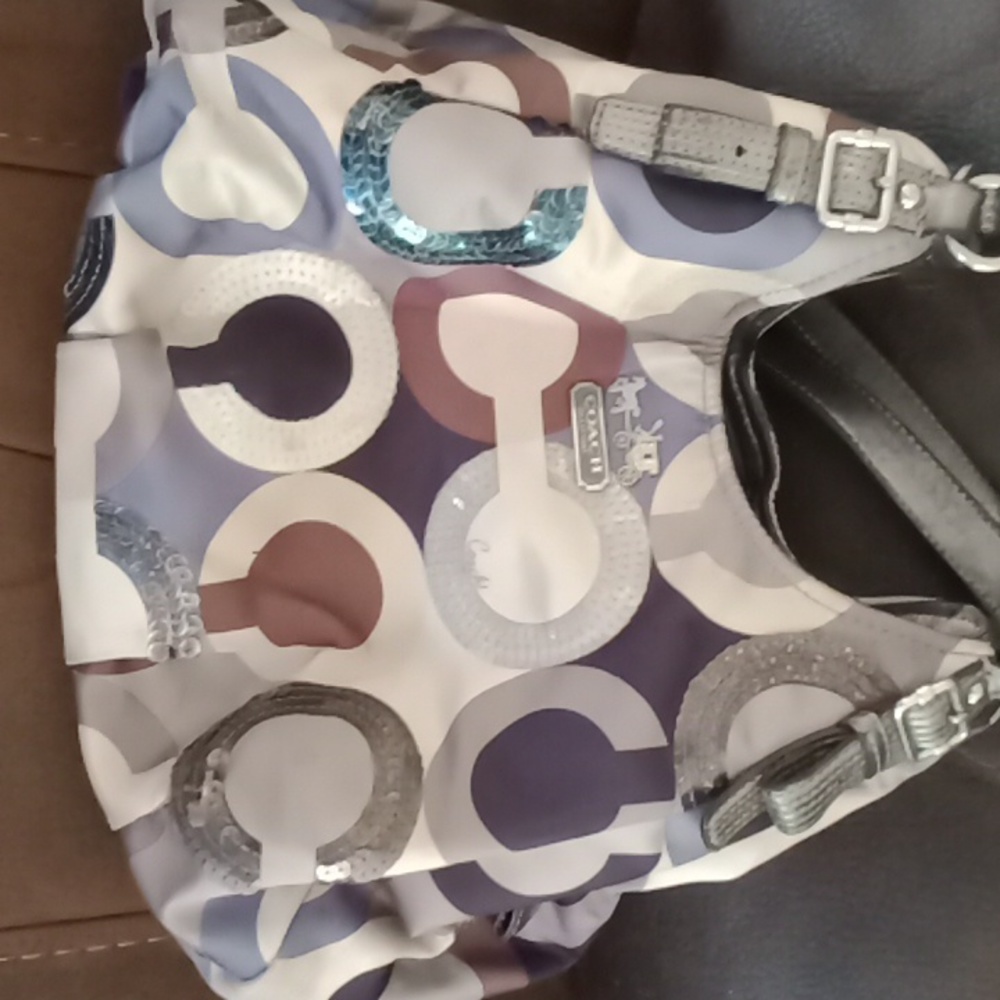 Coach handbag with shoulder straps. Good condition. Has 3 separate compartments.